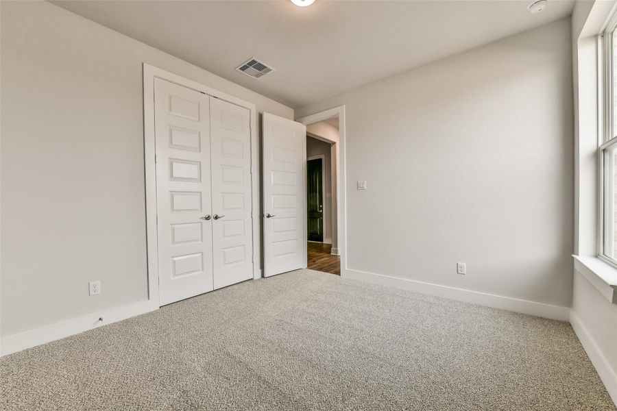 Spacious, unfurnished interior of a new home in , Texas City (Image 27).