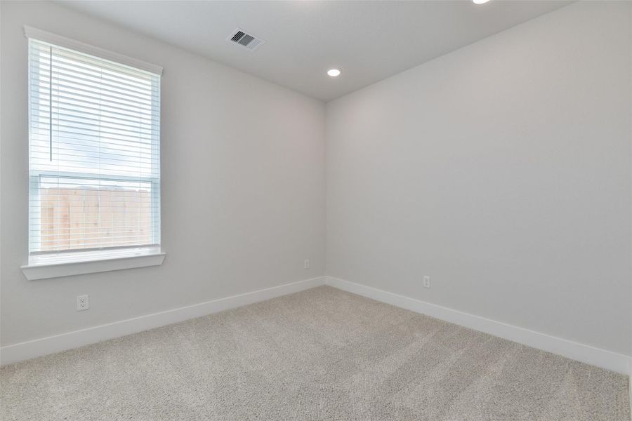 Spacious, unfurnished interior of a new home in , Texas City (Image 13).