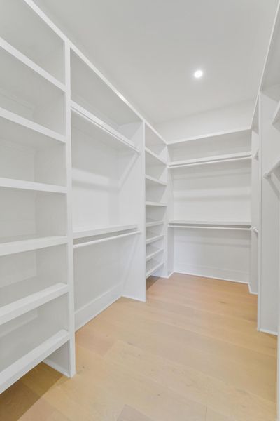 Spacious, unfurnished interior of a new home in , Hollywood (Image 38).