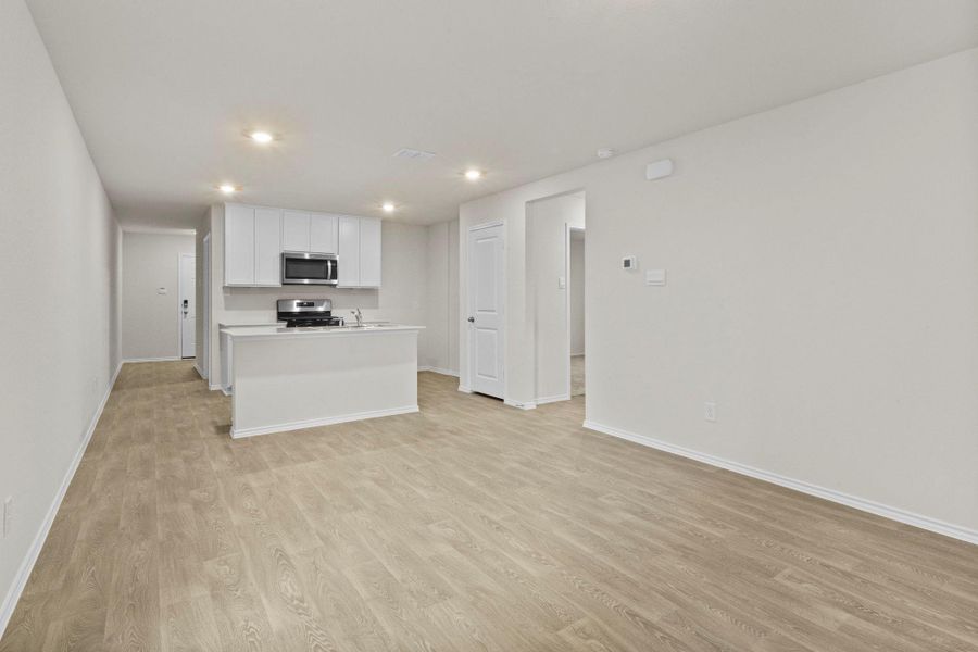 Spacious, unfurnished interior of a new home in Sunset Oaks, Maxwell (Image 17).