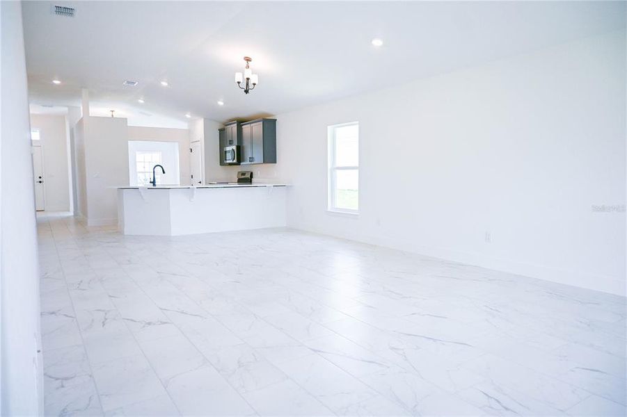 Spacious, unfurnished interior of a new home in , Ocala (Image 6).