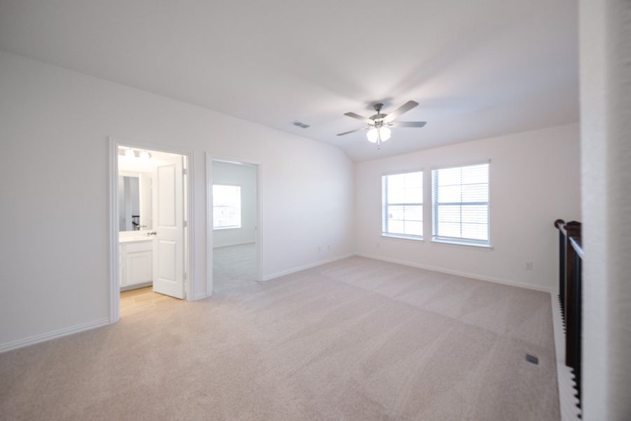 Spacious, unfurnished interior of a new home in Chalk Hill, Celina (Image 25).