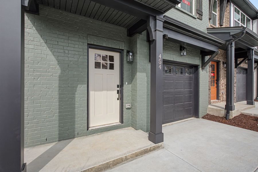 Photo of another unit. Design selections and features may vary.