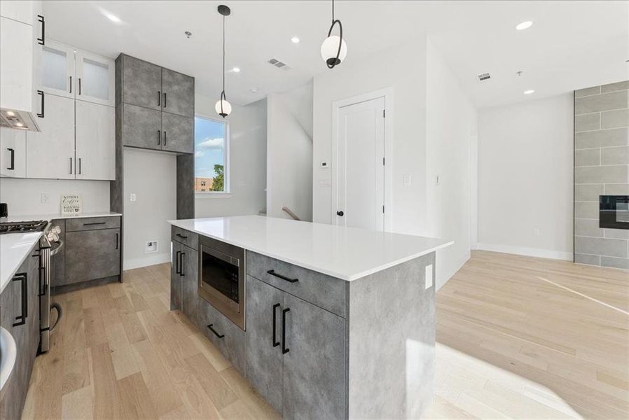 *All photos pictured are unit #101 in building 1512, Coloring/finishes will vary unit to unit. Other differences may be present*