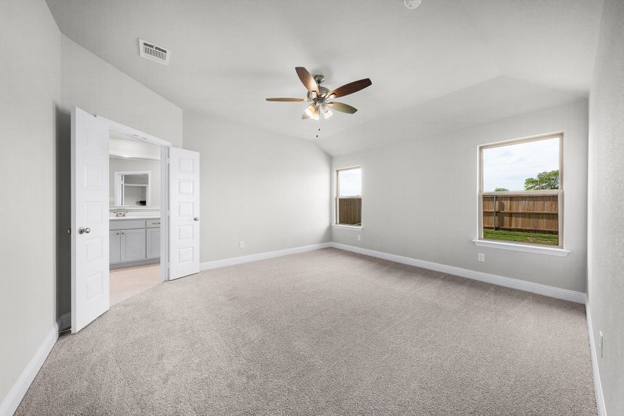 Spacious, unfurnished interior of a new home in Fox Landing, Caddo Mills (Image 16).