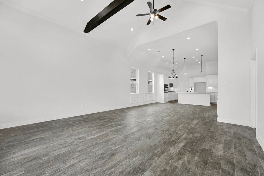 Spacious, unfurnished interior of a new home in , Anahuac (Image 14).