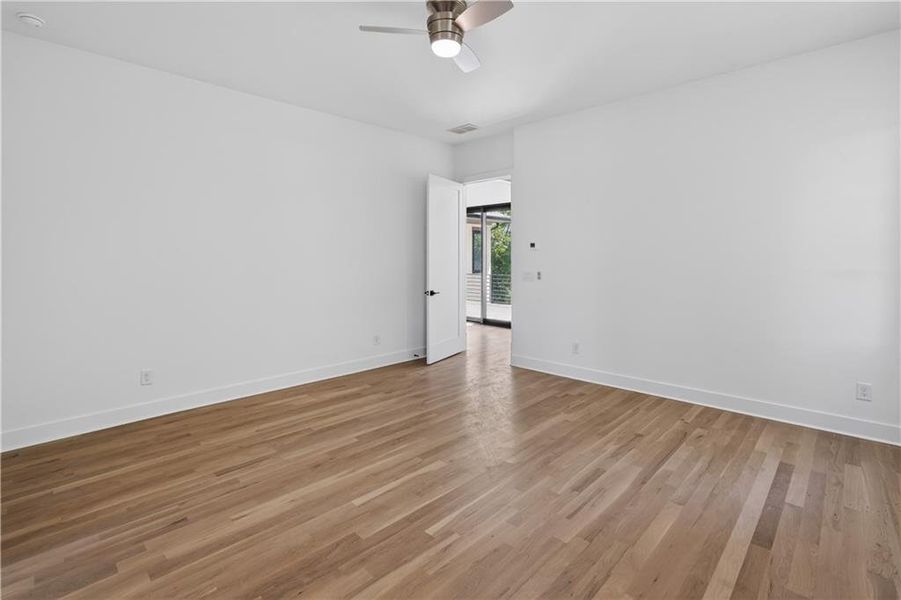 Spacious, unfurnished interior of a new home in , Alpharetta (Image 67).
