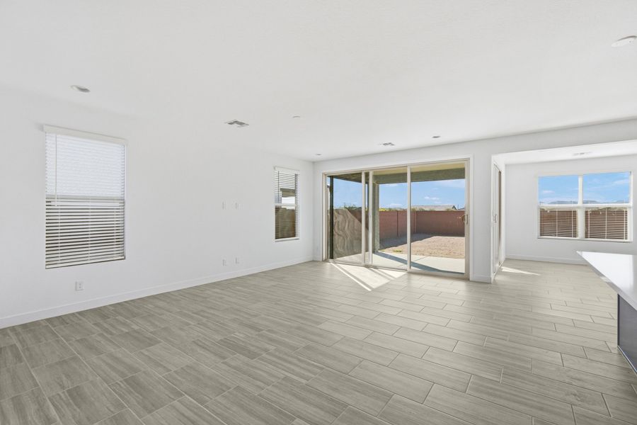Spacious, unfurnished interior of a new home in Artisan at Asante, Surprise (Image 18).