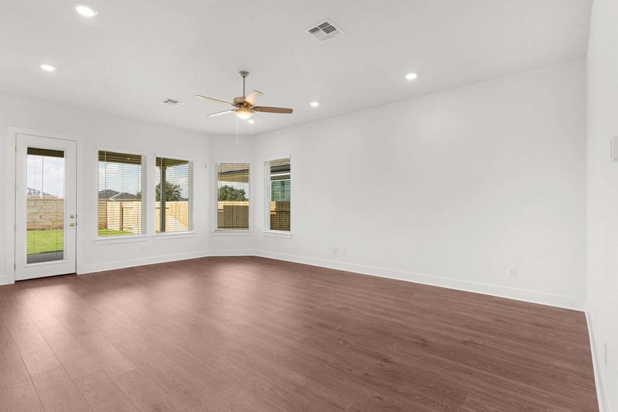 Spacious, unfurnished interior of a new home in Nolina, Georgetown (Image 32).