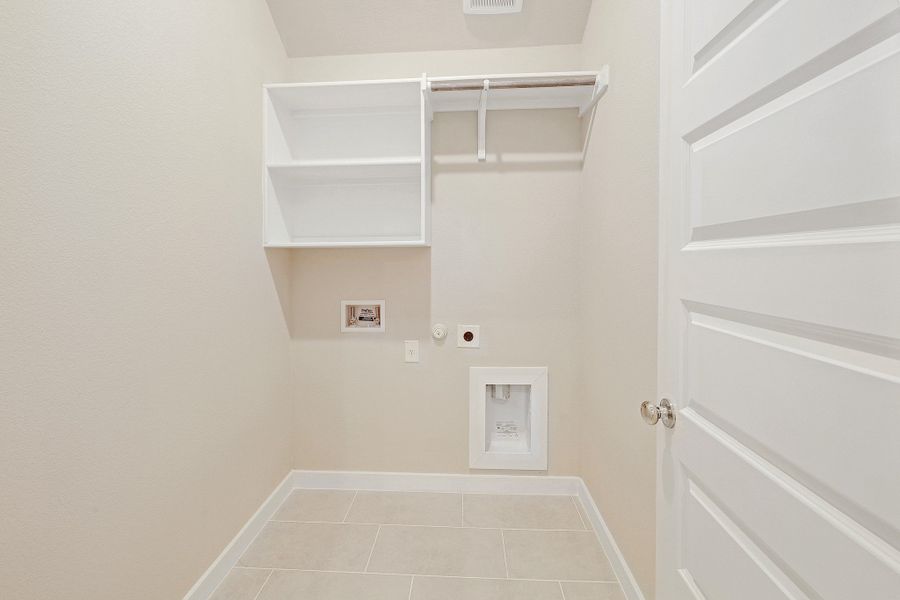 Spacious, unfurnished interior of a new home in Prairie Winds, Hutto (Image 26).