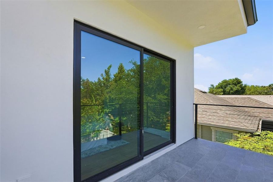 Exterior details and patio area of a home in , St. Petersburg (Image 4).