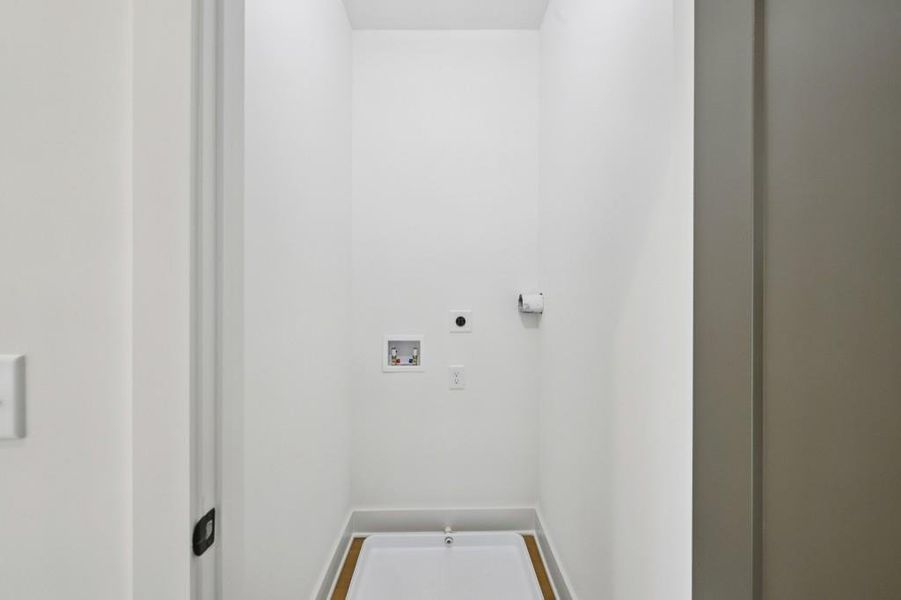 Spacious, unfurnished interior of a new home in , Atlanta (Image 25).