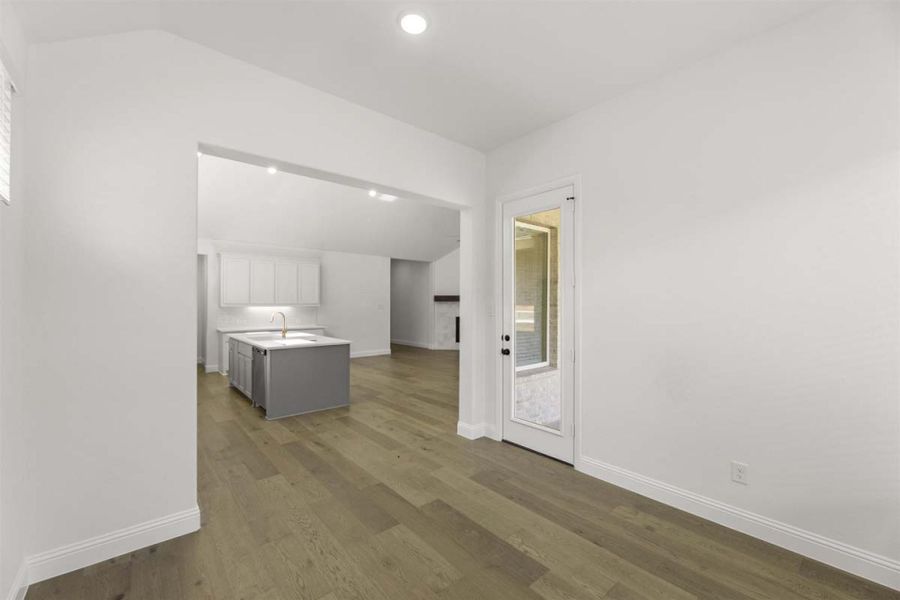 Spacious, unfurnished interior of a new home in Meadow Run, Melissa (Image 11).