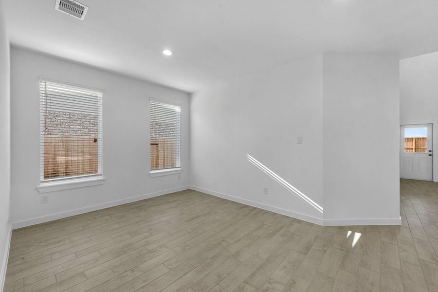 Spacious, unfurnished interior of a new home in Beacon Hill, Waller (Image 18).