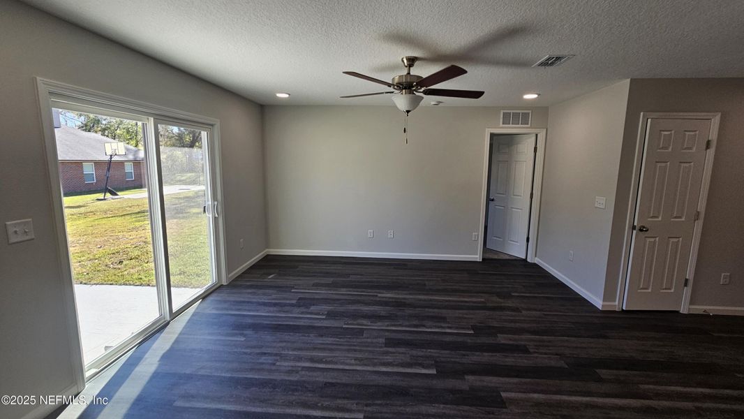 Spacious, unfurnished interior of a new home in , Jacksonville (Image 21).