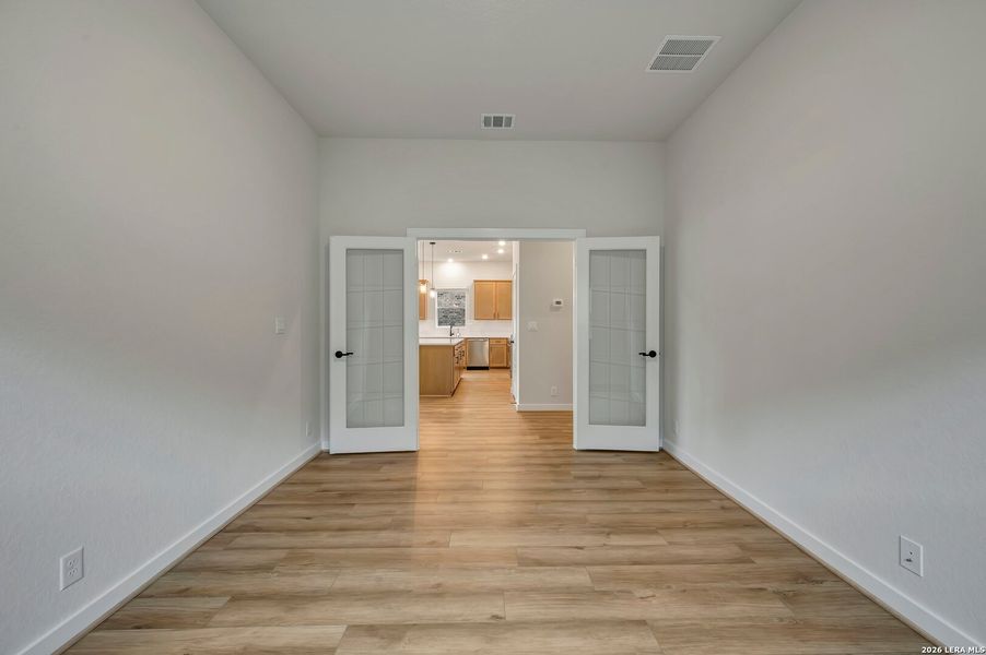 Spacious, unfurnished interior of a new home in Meyer Ranch – Select Reserve Series, New Braunfels (Image 21). Spacious, unfurnished interior of a new home in Meyer Ranch – Select Reserve Series, New Braunfels (Image 21).