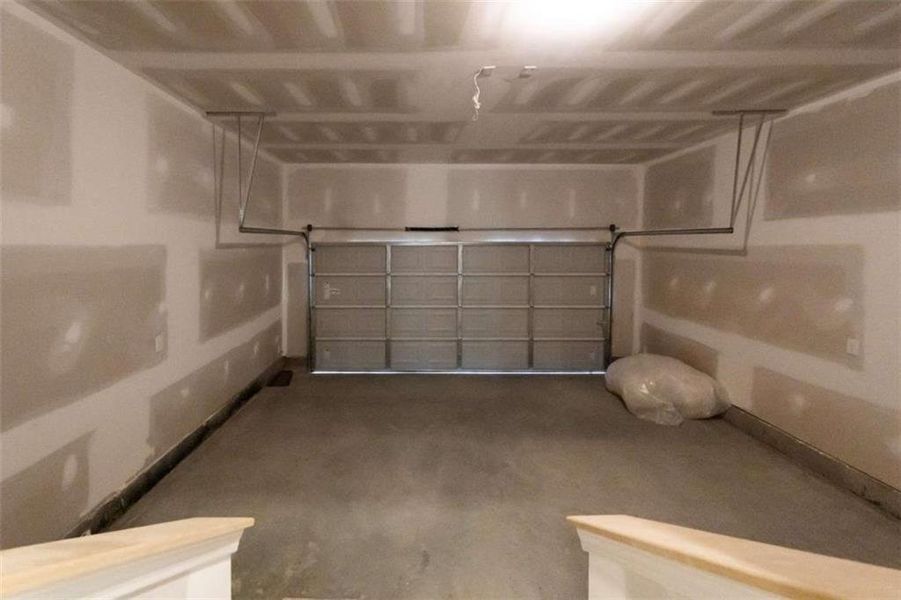 Spacious, unfurnished interior of a new home in Creekside Landing, Dallas (Image 26). Spacious, unfurnished interior of a new home in Creekside Landing, Dallas (Image 26).