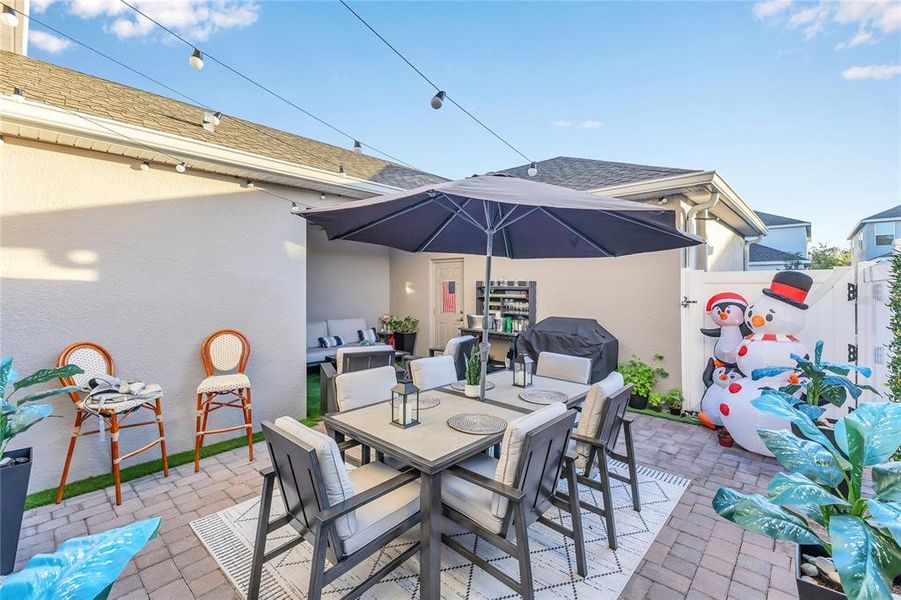 Exterior details and patio area of a home in , Orlando (Image 4).