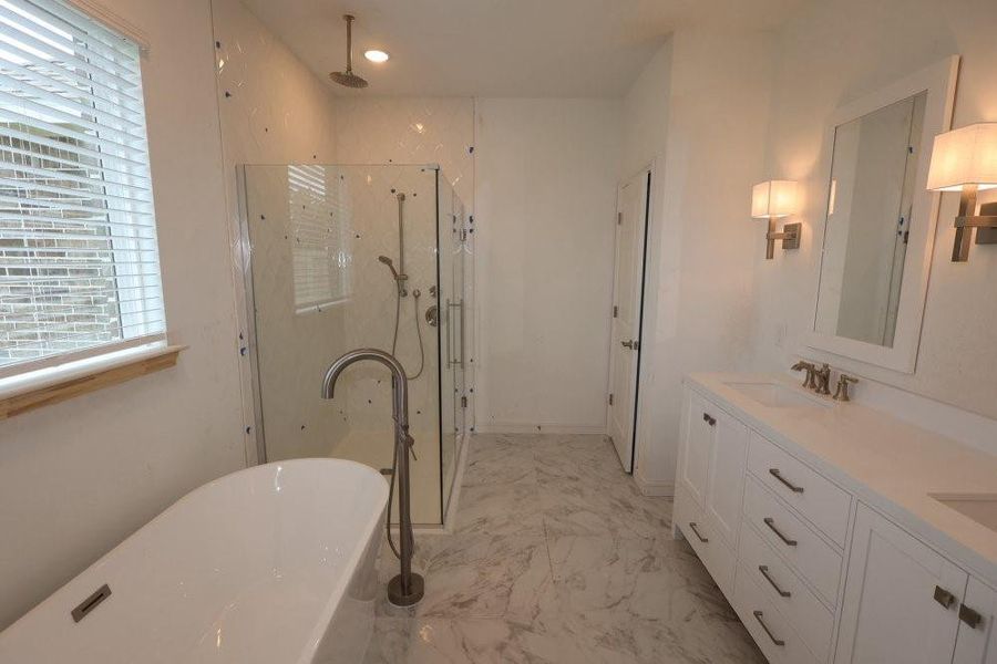 Furnished interior view inside a new home in Grand Oaks, Mont Belvieu (Image 9).