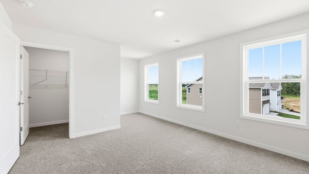 Spacious, unfurnished interior of a new home in Sycamore Cove, Woodruff (Image 29).