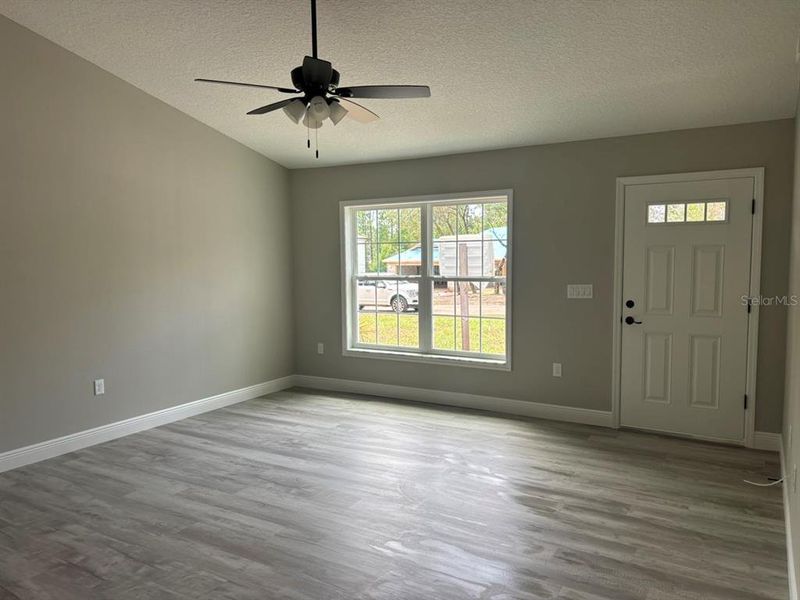 Spacious, unfurnished interior of a new home in , Dunnellon (Image 13).