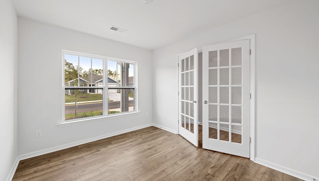 Spacious, unfurnished interior of a new home in Wildbrook Village, Waynesville (Image 16).