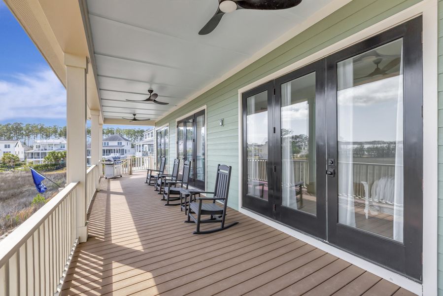 Exterior details and patio area of a home in , Wando (Image 29).