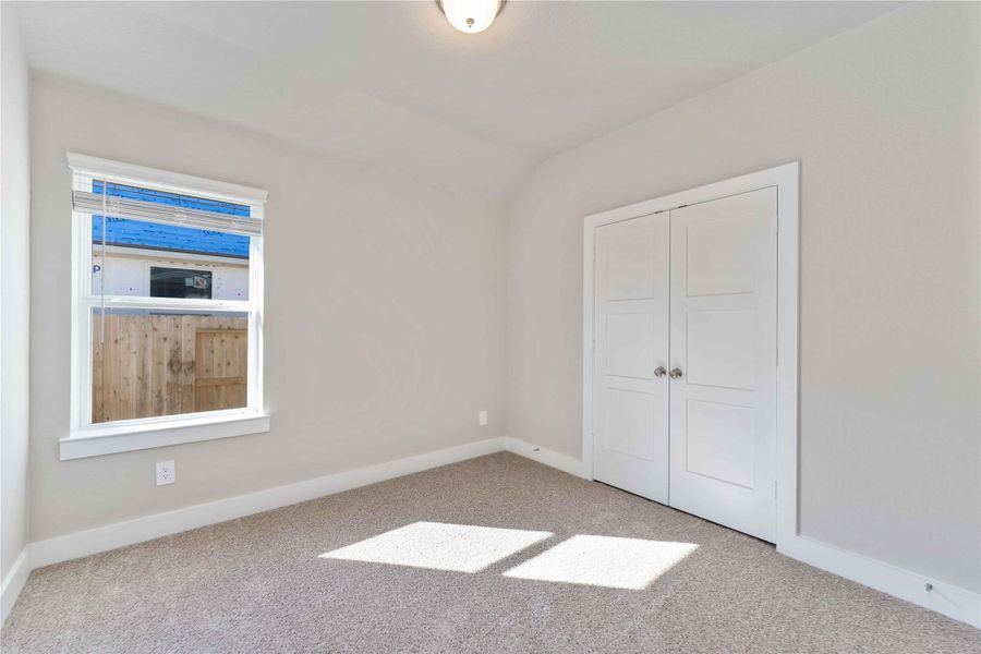 Spacious, unfurnished interior of a new home in Laurel Landing, Alvin (Image 20).