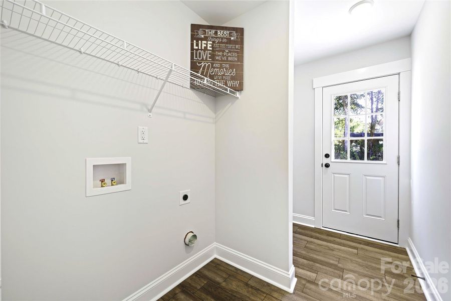 Laundry without virtual staging.