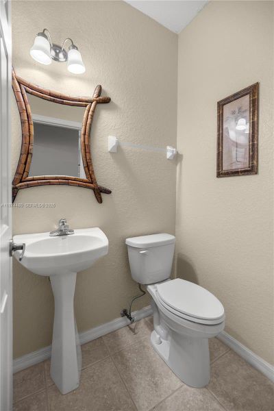 Furnished interior view inside a new home in , Ocala (Image 8).