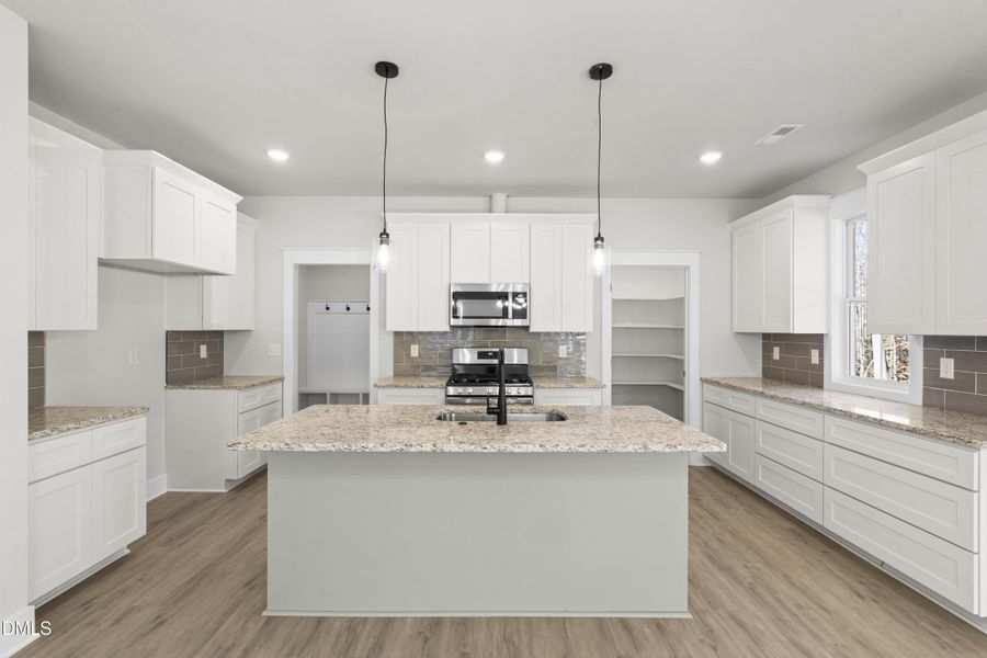 KItchen Island - Close-Up - DSC04758