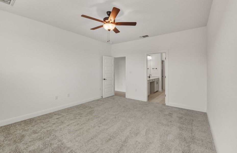 Spacious, unfurnished interior of a new home in Lagos, Manor (Image 28).