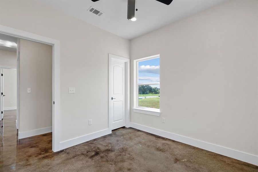 Spacious, unfurnished interior of a new home in , Hico (Image 27).