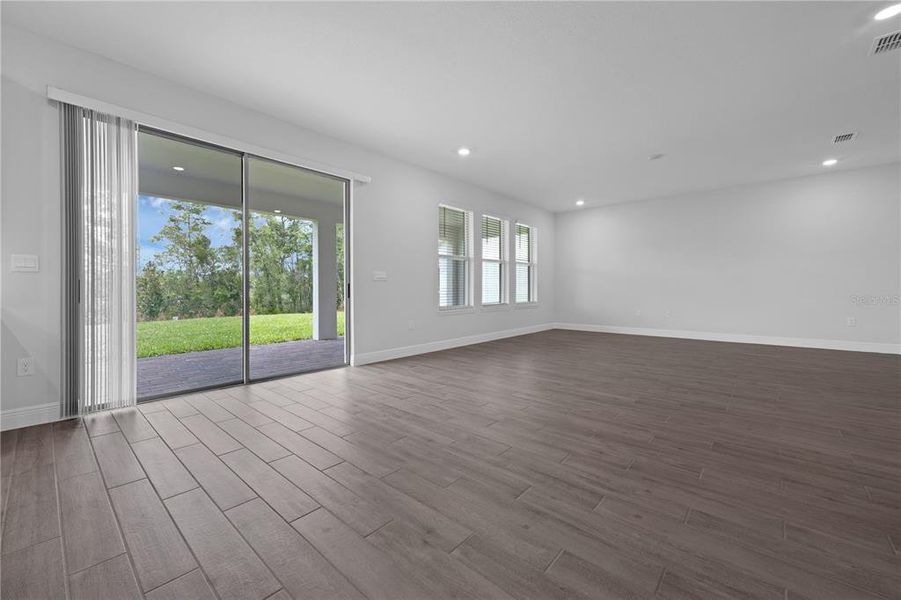 Spacious, unfurnished interior of a new home in Waterleigh, Winter Garden (Image 21).