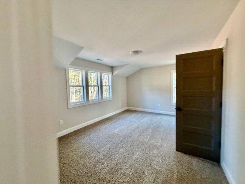 Spacious, unfurnished interior of a new home in Dove Creek, LaGrange (Image 35).