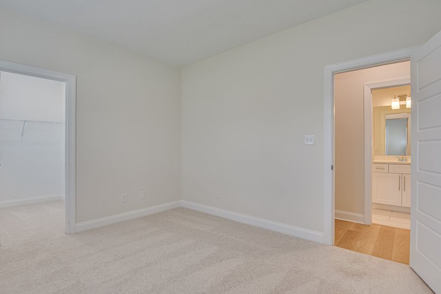 Spacious, unfurnished interior of a new home in The Sanctuary, Aiken (Image 33). Spacious, unfurnished interior of a new home in The Sanctuary, Aiken (Image 33).