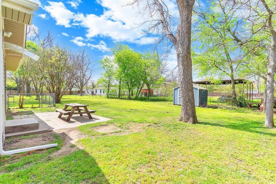 Exterior details and patio area of a home in , Cleburne (Image 14).