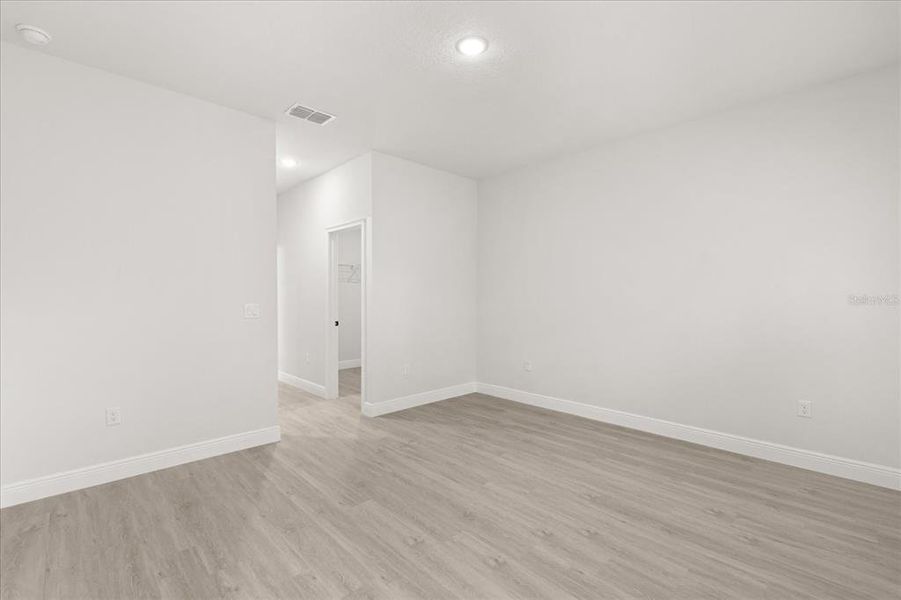 Spacious, unfurnished interior of a new home in , Ocala (Image 26).