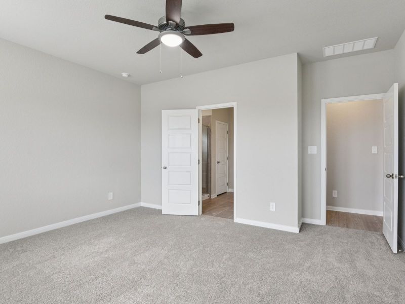 Spacious, unfurnished interior of a new home in Catalina, Converse (Image 26).