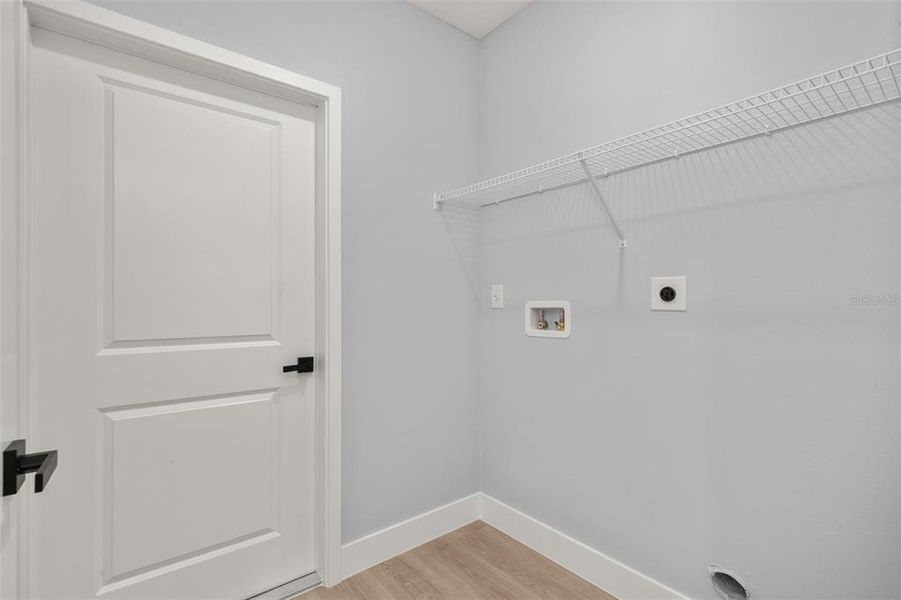 Spacious, unfurnished interior of a new home in , Sebring (Image 34).