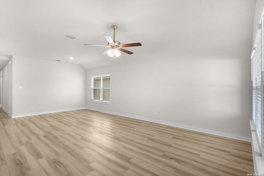 Spacious, unfurnished interior of a new home in Prairie Green, Converse (Image 19).