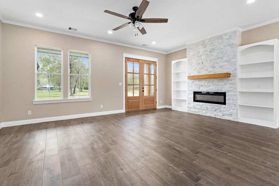 Spacious, unfurnished interior of a new home in , Vidor (Image 18). Spacious, unfurnished interior of a new home in , Vidor (Image 18).