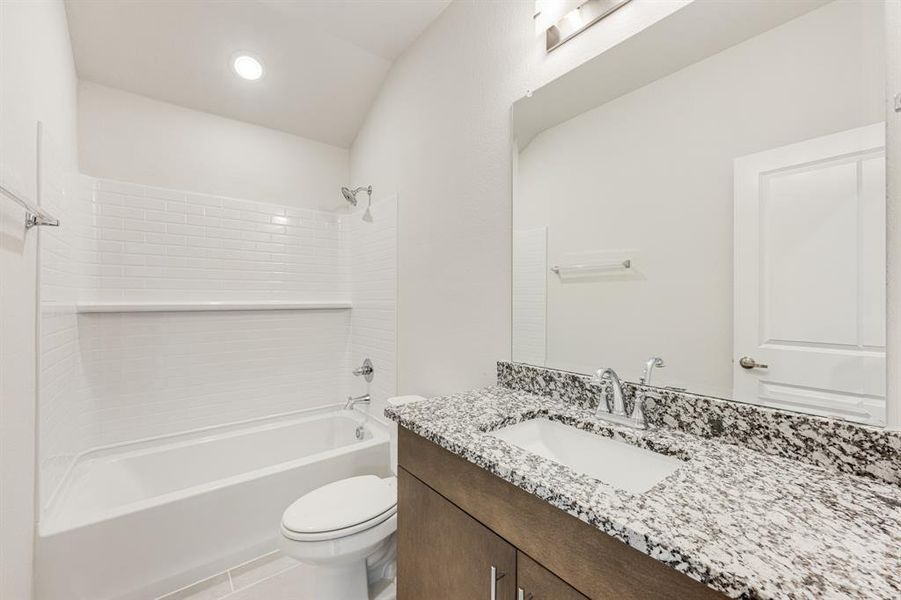 Furnished interior view inside a new home in Eagle Glen Elements, Alvarado (Image 10). Furnished interior view inside a new home in Eagle Glen Elements, Alvarado (Image 10).