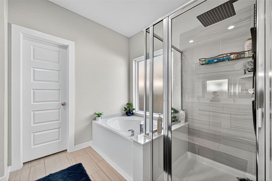 Primary Bathroom (1st Floor) Primary Bathroom (1st Floor)