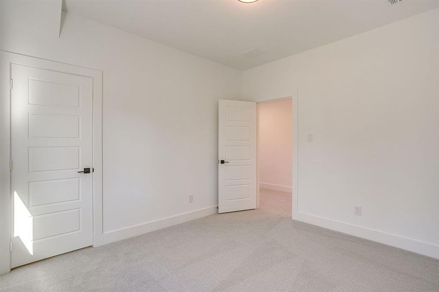 Spacious, unfurnished interior of a new home in Terrace Oaks, Arlington (Image 34).