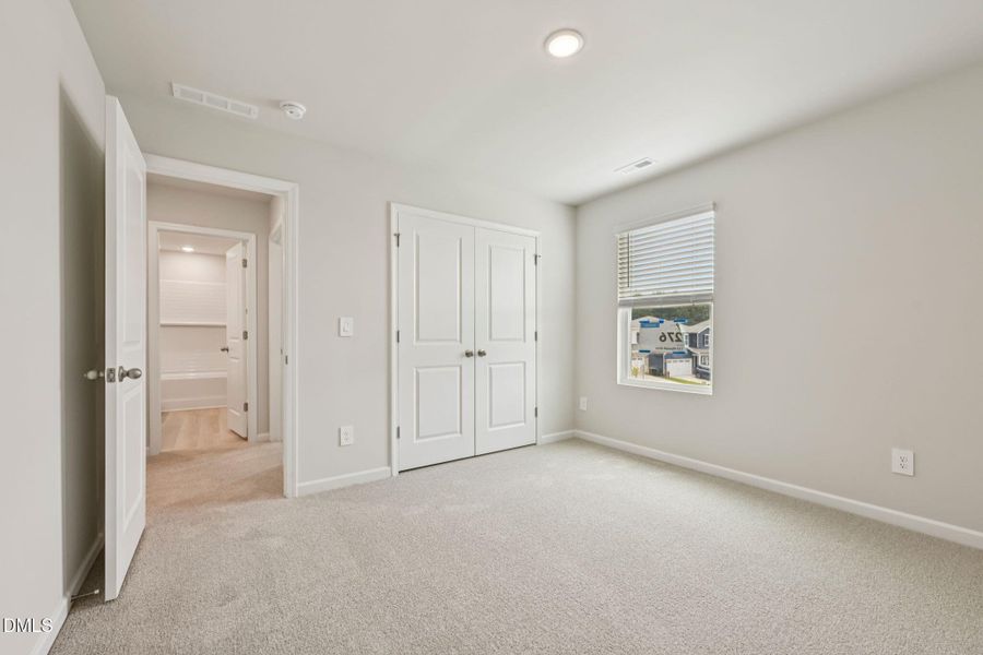 43-web-or-mls-Oak Manor - Raleigh - 153 43-web-or-mls-Oak Manor - Raleigh - 153