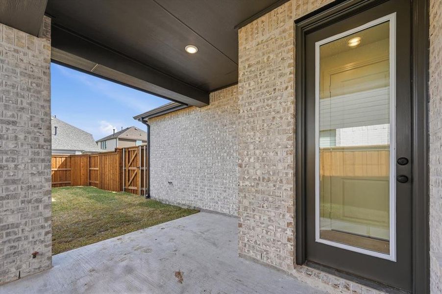 Exterior details and patio area of a home in Mantua Point, Van Alstyne (Image 18).