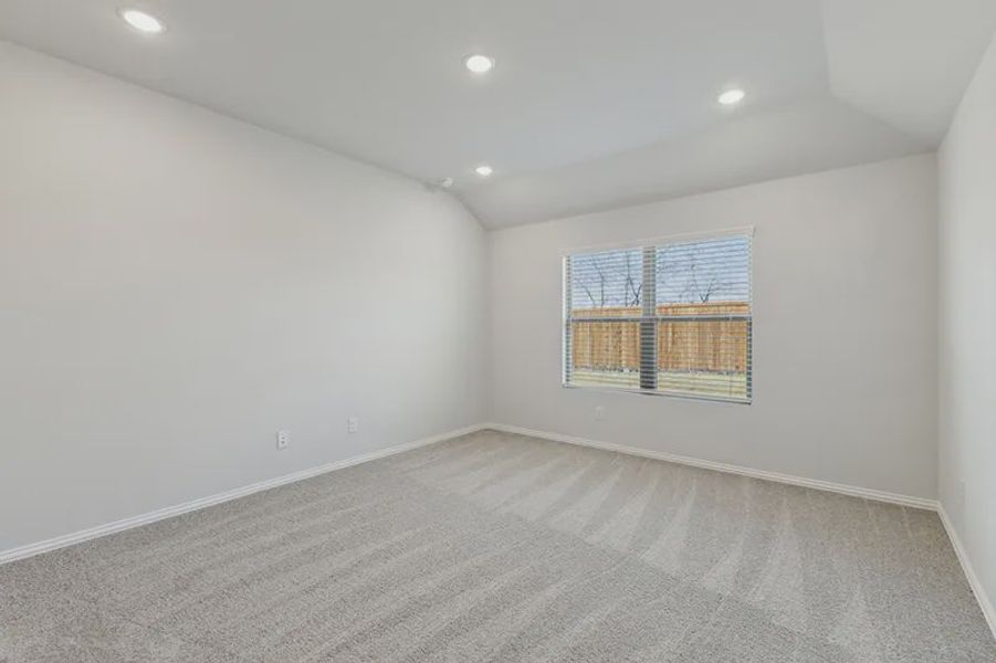 Spacious, unfurnished interior of a new home in Rolling Ridge, Van Alstyne (Image 17).