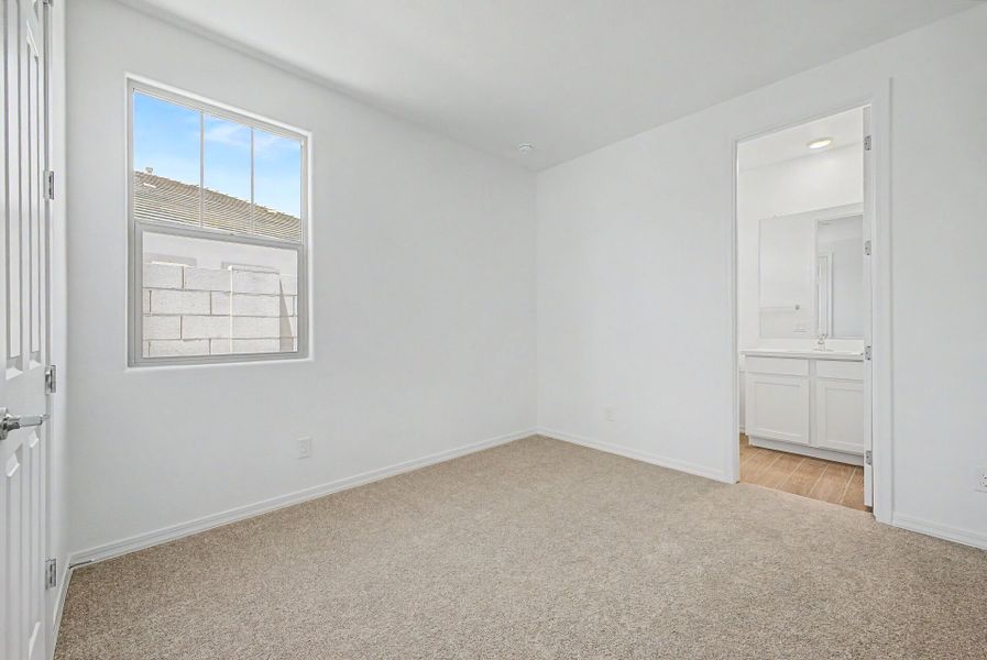 Spacious, unfurnished interior of a new home in Las Ventanas, Goodyear (Image 13).