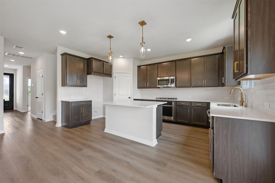 Representative images and renderings are for illustrative purposes. Actual structural options and design finishes of home may vary. Representative images and renderings are for illustrative purposes. Actual structural options and design finishes of home may vary.